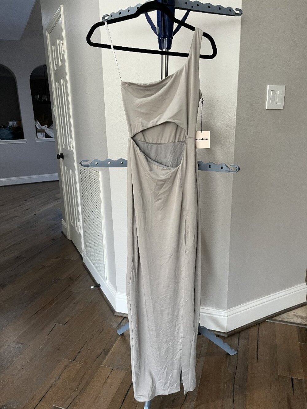 Superdown Erla Cutout Maxi Dress - Picture 4 of 5